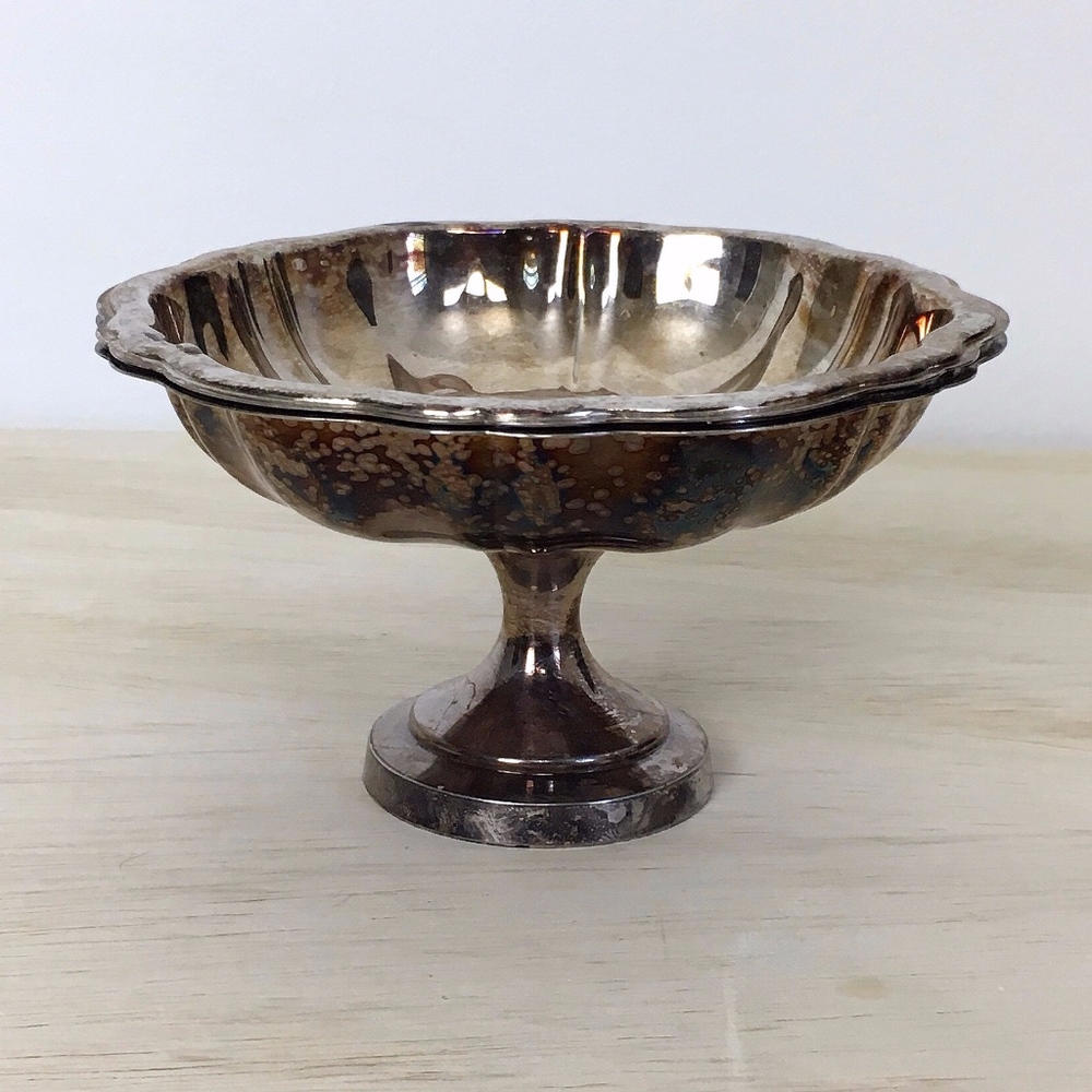 Oneida Silver Pedastal with removable Dish